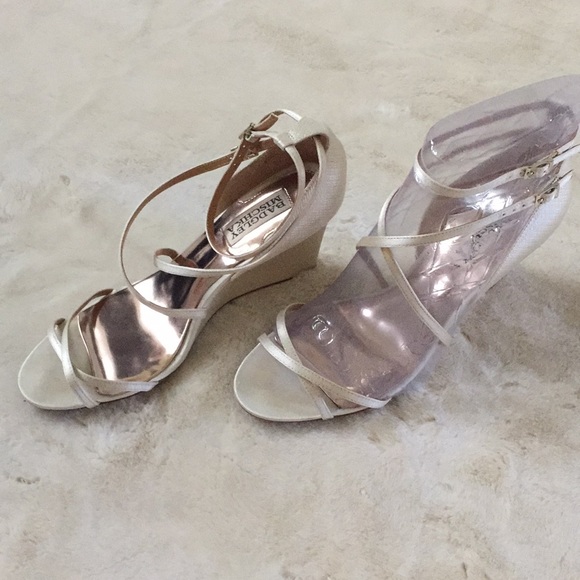 Badgley Mischka wedges - Picture 4 of 9